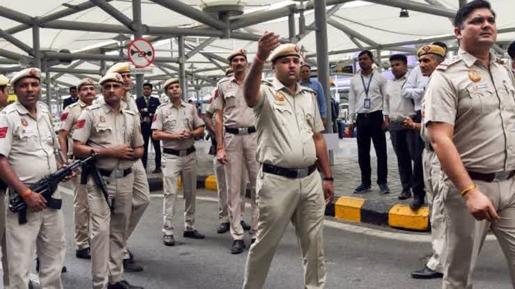 ପୋଲିସ ସବ୍‌-‌ଇନ୍‌ସପେକ୍ଟର ନିଯୁକ୍ତି ପରୀକ୍ଷା ସମ୍ବନ୍ଧିତ ଦୁର୍ନୀତିର ଚେର ବିଭିନ୍ନ ରାଜ୍ୟକୁ ବ୍ୟାପିଛି, ଆନ୍ତ-ରାଜ୍ୟ ଅପରାଧୀ ସଂଗଠନଙ୍କ ସଂପୃକ୍ତି ଥିବାର ସନ୍ଦେହ କରାଯାଉଛି